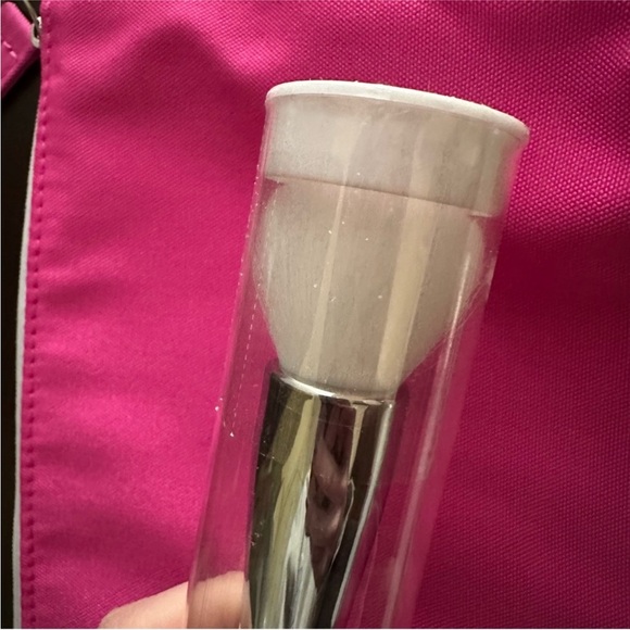 2 makeup brushes + pouch - Picture 8 of 11